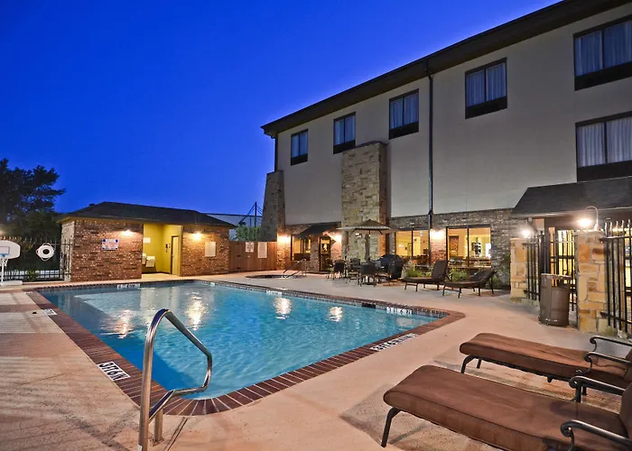 Best Western Plus Emory At Lake Fork Inn & Suites