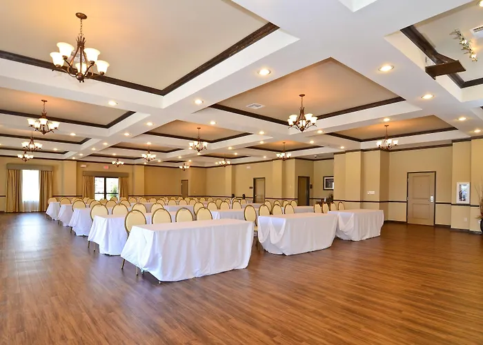 Best Western Plus Emory At Lake Fork Inn & Suites